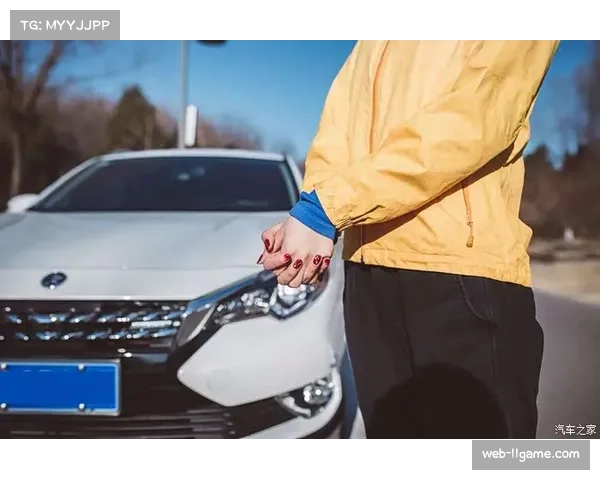 骑行达人“牙姐”李思亲临赛事现场,与骑友互动交流